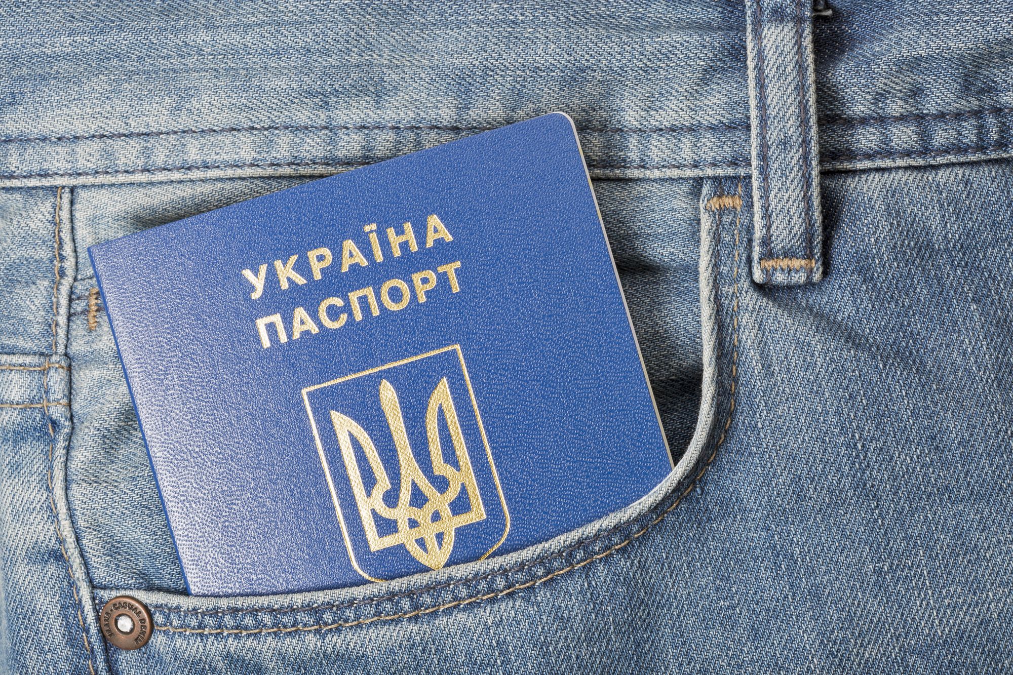 Чи чинний паспорт, якщо не вклеєно фото у 45 років